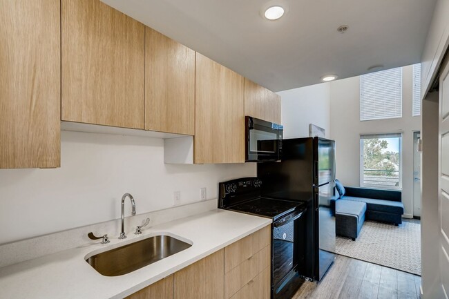Building Photo - Stunning 15' ceiling micro apartment in th...