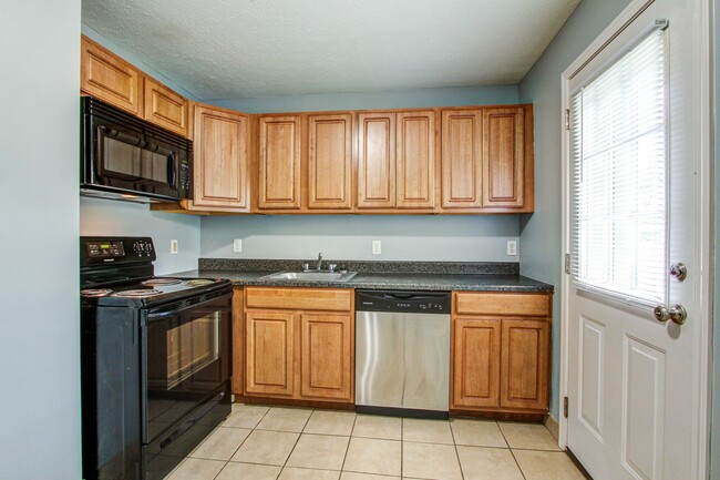 Building Photo - Lincoln Crossings Apartments