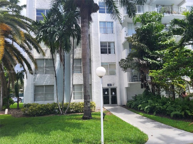 Foto del edificio - 486 NW 165th St