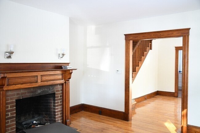 Building Photo - 36 Maple Ave