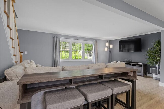 Foto del edificio - 2 Meadow Ln