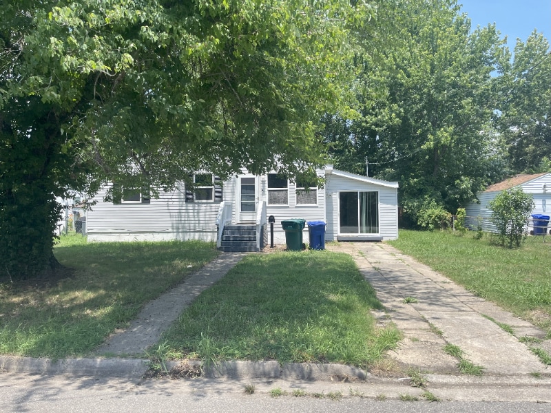 Photo - 911 W Russell Ct