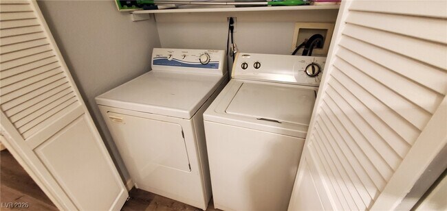 Building Photo - 5040 S Rainbow Blvd