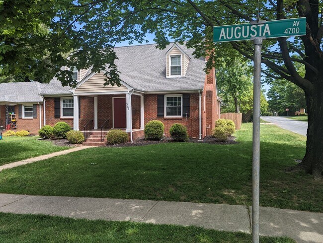 Building Photo - Beautiful and spacious 4 bedroom 2 bath ho...