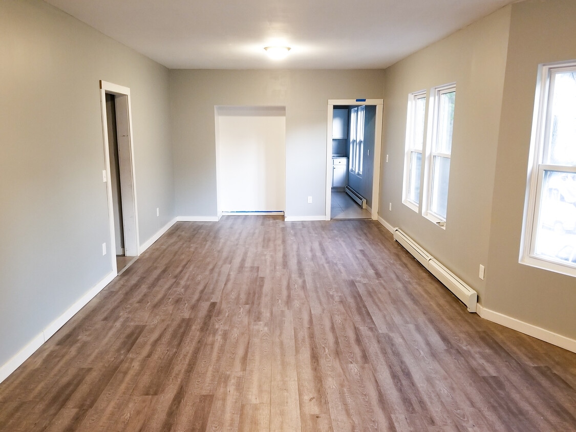 366 Sigourney Street Unit 2, Hartford, CT 06112 Apartments in