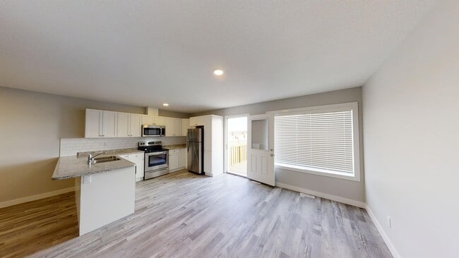 Building Photo - 9520-95113 113 Ave