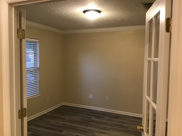 Building Photo - 577 E Silverthorn Ln