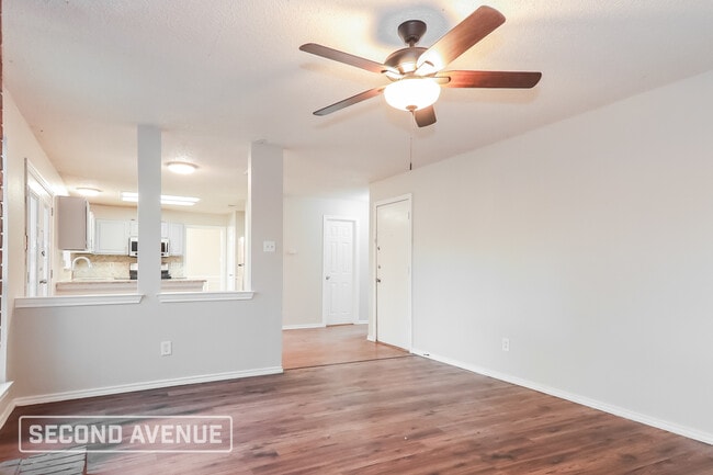 Building Photo - 732 Creekview Ct