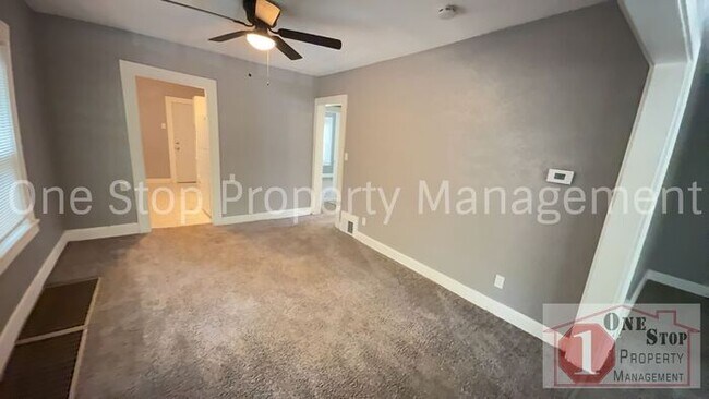 Building Photo - 2 Bedroom, 1 bathroom in Kansas City