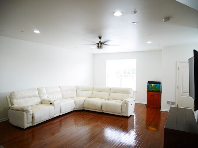 Foto del edificio - End Unit 3 Bedroom Townhome- Owings Mills, MD