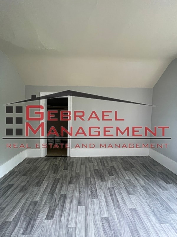 Building Photo - 920 Ames St