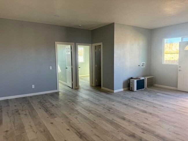 Foto del edificio - 2405 Monterey Ave