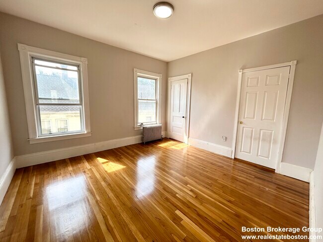 Building Photo - 22 Humphreys St