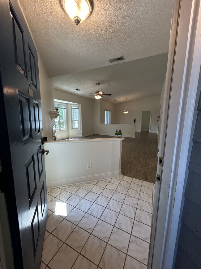 Photo - 104 Breezewood Dr Townhome