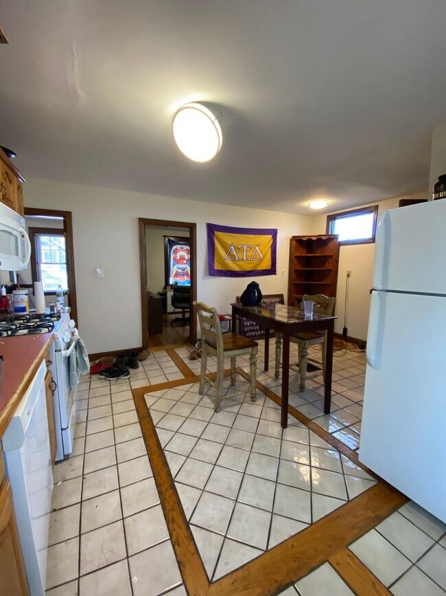 Foto del edificio - 9/1 Rare 6 bed on the edge of BU West Campus/Packard's Corner!