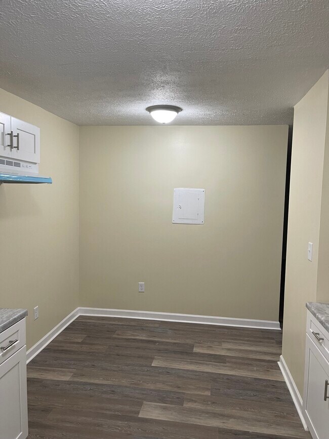 Foto del edificio - 633 Colonette Dr