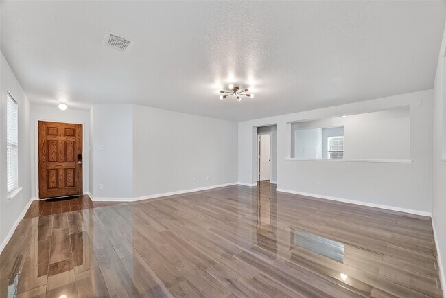 Foto del edificio - 15319 Mission Oak Dr