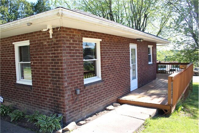 Building Photo - 113 Reichart Ave