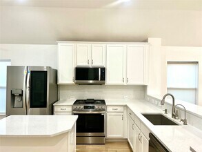 Building Photo - 7106 Marble Springs Dr Building Photo - 7106 Marble Springs Dr