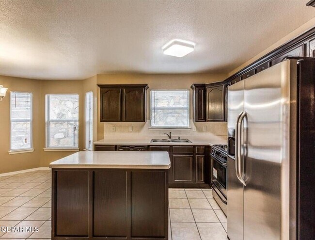 Building Photo - 12404 Tierra Arroyo Dr