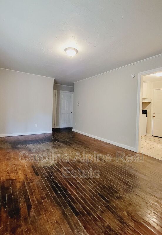 Building Photo - 701 Glenn St