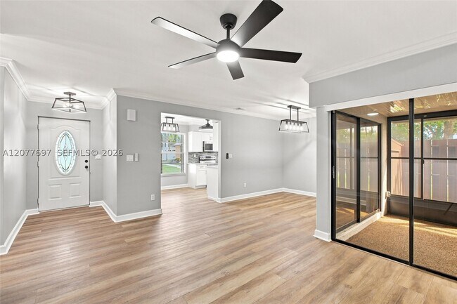 Foto del edificio - 646 SE 12th Ct
