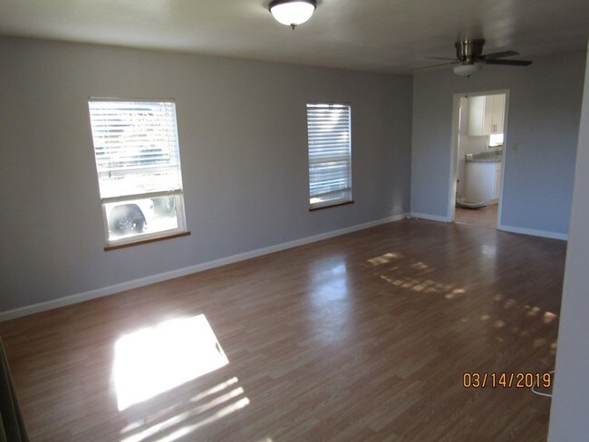Building Photo - 4970 Hessel Rd