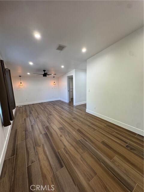 Foto del edificio - 6439 Graves Ave