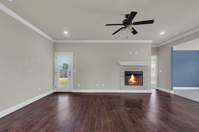 Building Photo - 820 Washburn Dr