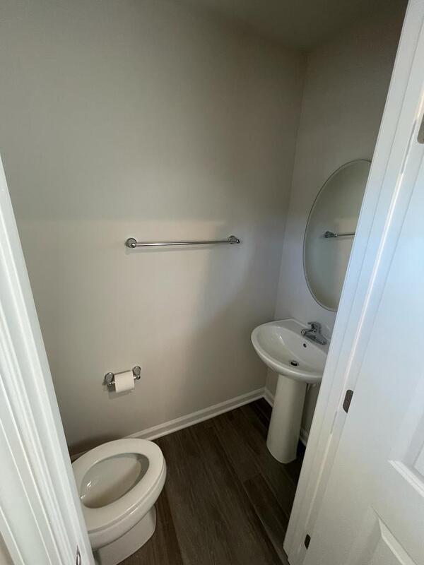 Foto del edificio - 409 Hampton Townes Dr