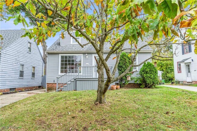 Building Photo - 20160 Beachview Dr