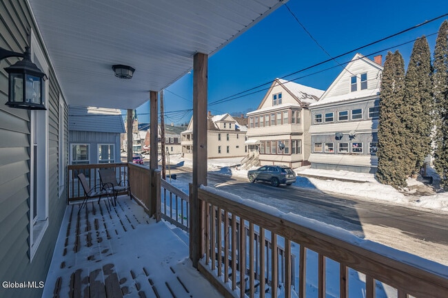 Foto del edificio - 65 Van Derveer St