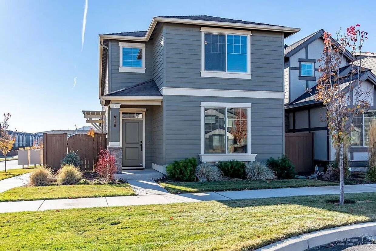 Foto principal - **Coming Soon - Unfurnished** Modern Livin...