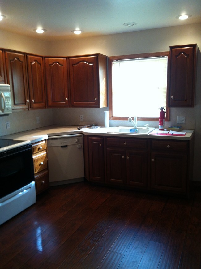 Kitchen - 730 Lincoln St