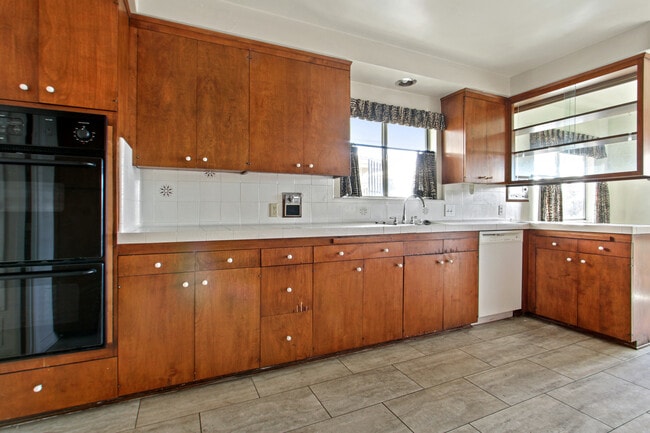 KITCHEN - 5443 W Slauson Ave