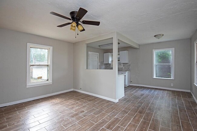 Building Photo - 6725 Bunche Dr