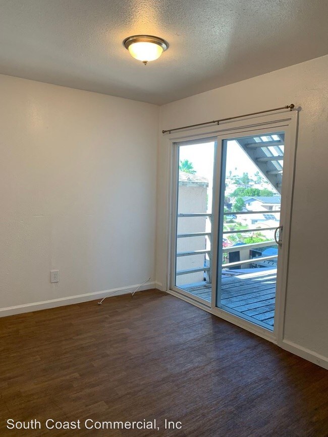 Building Photo - 4077 Oakcrest Dr