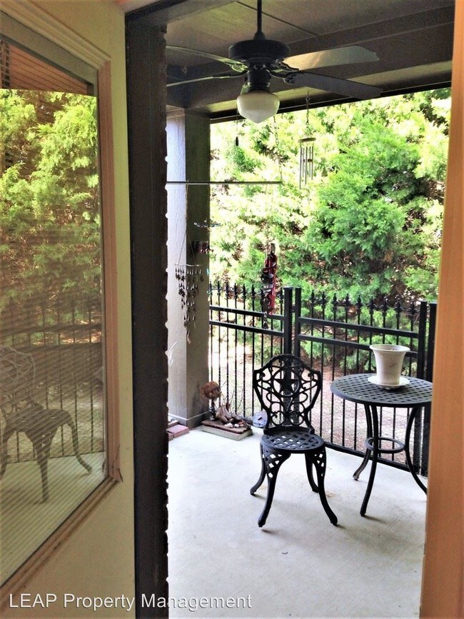 Foto del edificio - 5229 Kentwood Dr