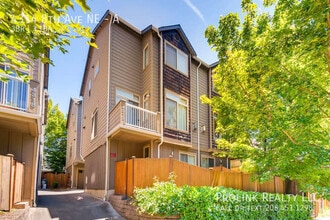 Building Photo - 4314 8th Ave NE