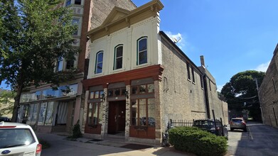 Building Photo - 906 S 5th St