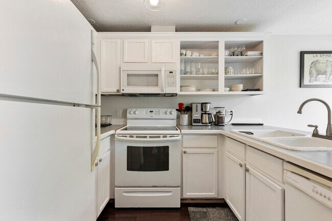Building Photo - 8945 N Calvert Ave