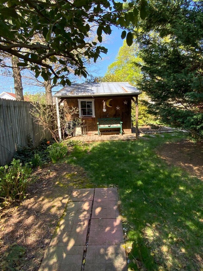 Building Photo - 3 br, 1.5 bath House - 33-35 S PENN STREET