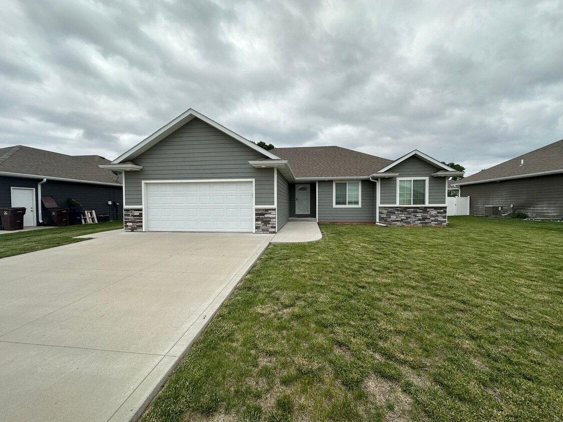 Primary Photo - $2500 - Beautiful 3 bed 2 bath home in Sou...