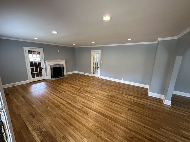 Photo - 958 Winburn Dr House