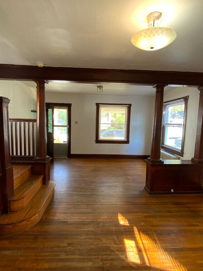 Foto del edificio - 824 Highland Ave