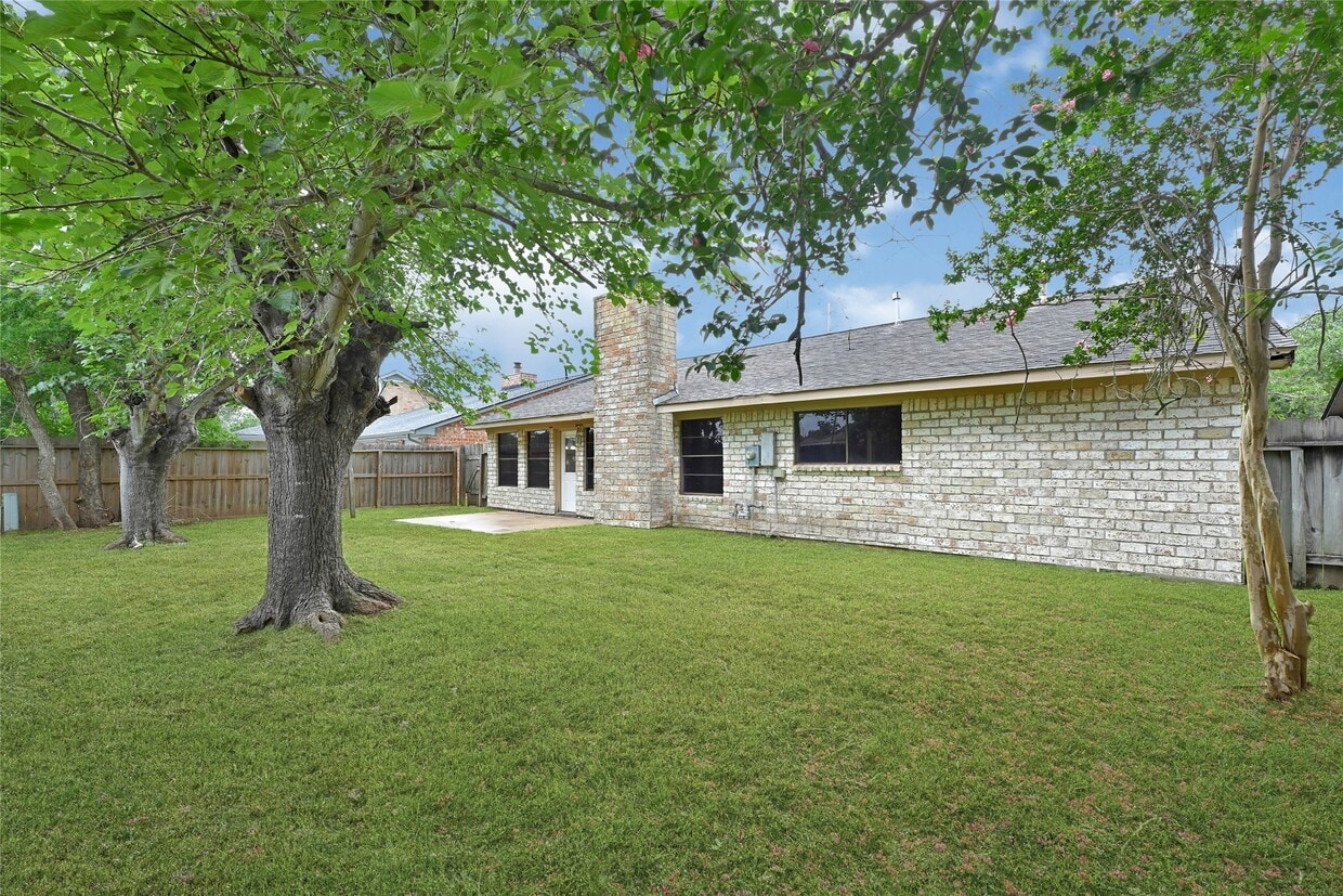 Foto del edificio - 2730 Mesquite Dr