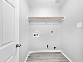 Building Photo - 930 Paradise Rd