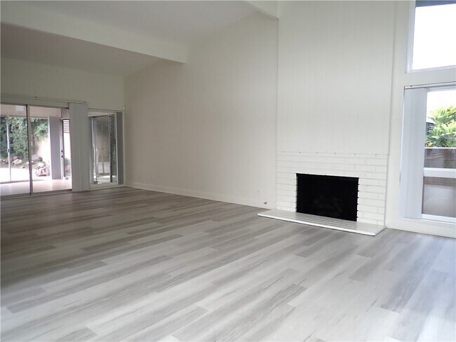 Foto del edificio - 12901 Martha Ann Dr