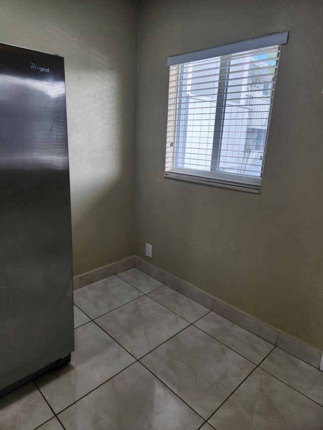 Foto del edificio - 3071 SW 27th Ave