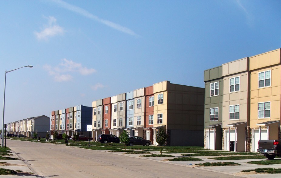 River Trail Townhomes Rentals Ogden, KS